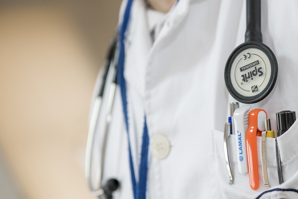 Diritto all’adeguamento retributivo dei medici specializzandi: termini e prescrizione